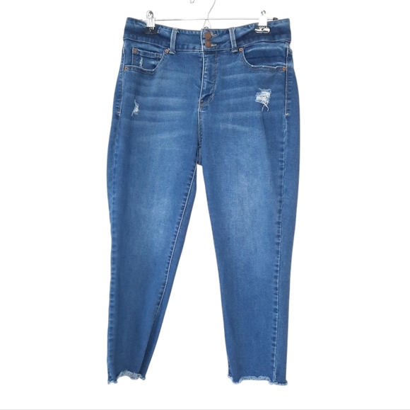 Time and Tru Distressed Straight Leg Jeans Raw Hem Womens Size 12 Stretch - Picture 1 of 14